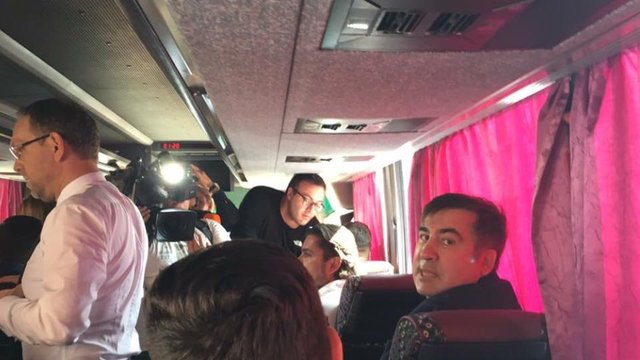 Саакашвили вместе с украинскими политиками и нардепами едет к украинской границе