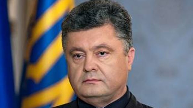 Порошенко обещает сделать все для привлечения к ответственности лиц, причастных к авиакатастрофе в Донецкой области и бесчинствам на месте трагедии
