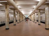 У Києві відновлено рух на "червоній" лінії метро після інциденту з потраплянням людини на рейки - КМДА