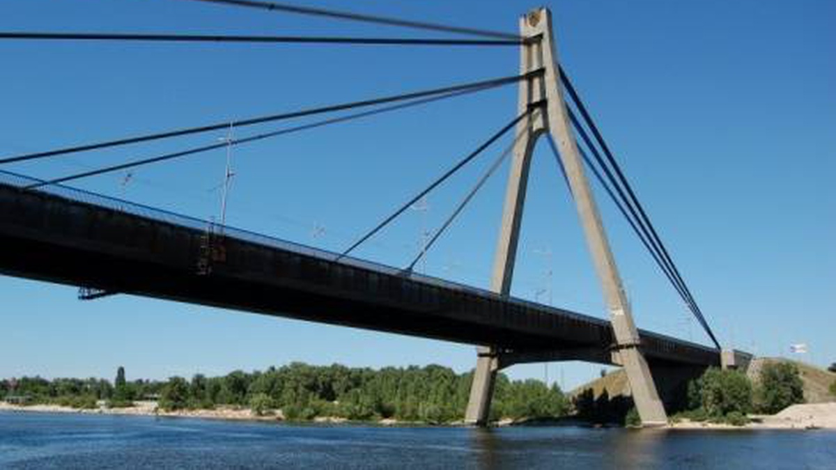 У Києві відновили рух автобусів через Північний міст за постійними ...