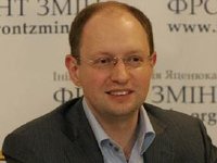 Яценюк отказался от должности премьера и объявил о создании оппозиционного правительства