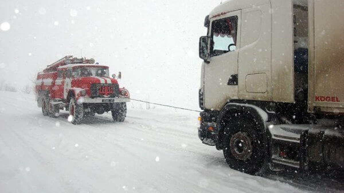 Due to severe weather in Ukraine 12 people die, 521 settlements remain without power - Vimarsana News