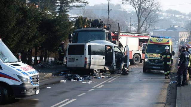 Двоє українців загинуло, четверо потрапило до лікарні внаслідок ДТП у Польщі