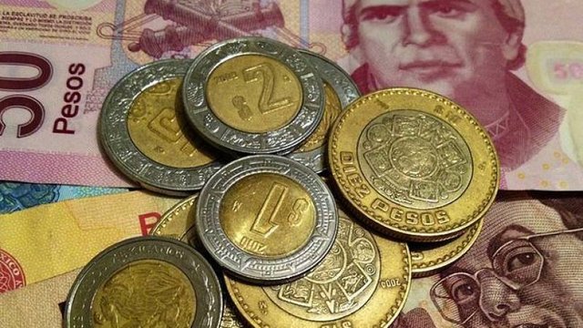 Мексиканский песо снижается из-за возможного выхода Канады из торгового соглашения