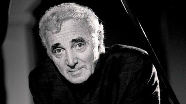 На 95-м году жизни умер французский шансонье Шарль Азнавур