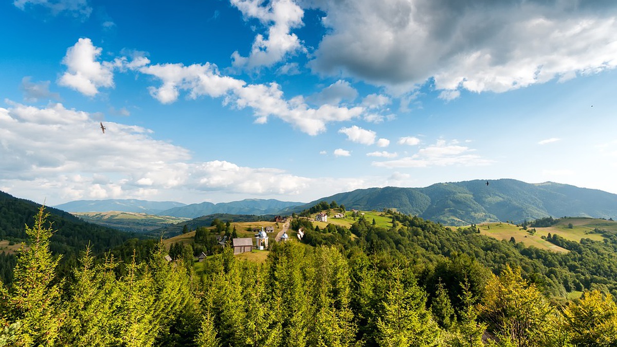 Зеленський доручив уряду і РНБО опрацювати питання щодо збереження природи та культурної спадщини Українських Карпат