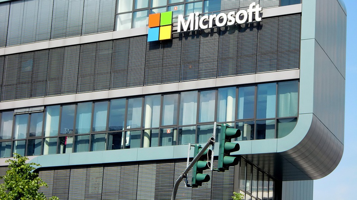 Microsoft представила ШІ-комп'ютер, гаджети без ОС і новий квантовий процесор