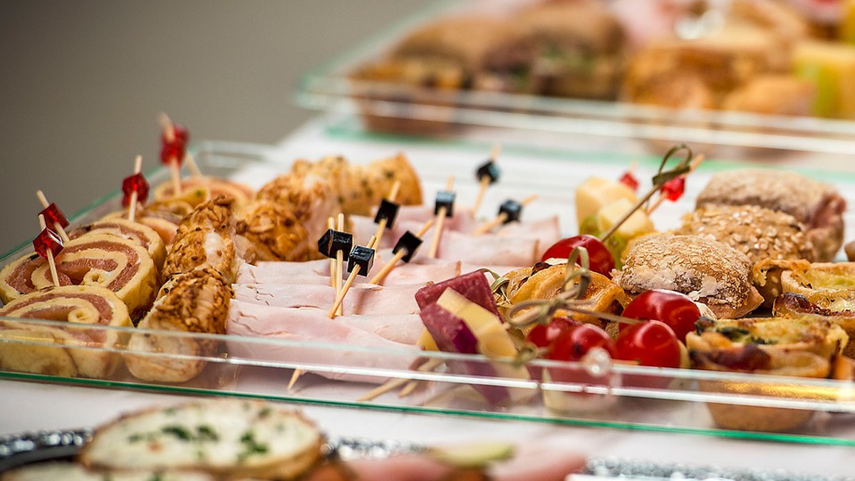 Revenue of Ukraine's food service establishments rises 12% in March, traffic up 16% – Poster study