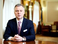 Загальний лейтмотив – не уступати щось Коломойському, а, навпаки, займати більш жорстку позицію до всіх олігархів – Вітренко