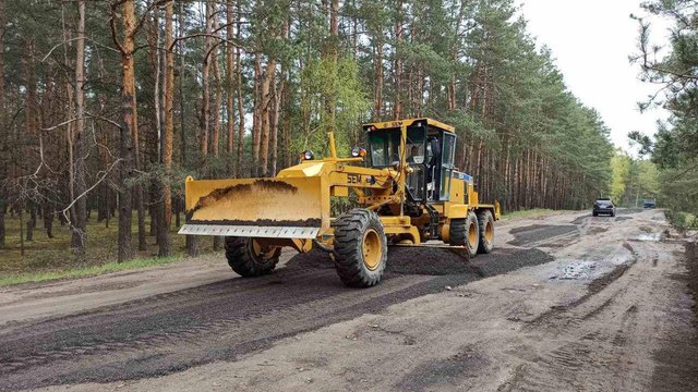 Дорожники начали ремонт дороги к главной природной жемчужине Полесья в Ровенской области