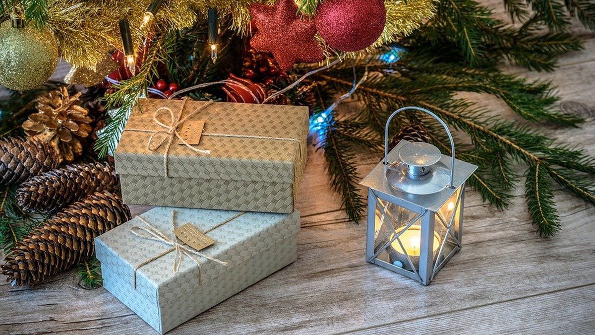 Most Ukrainians do not plan a weekend for the winter holidays, but will give gifts - survey