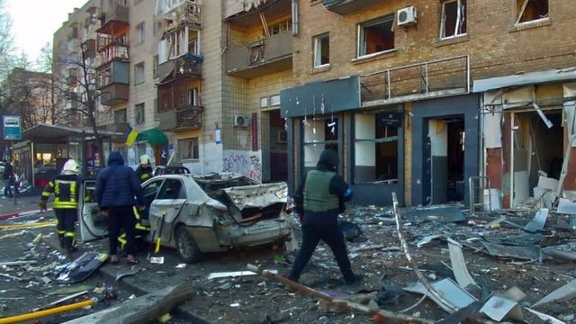 В результате падения обломков российской ракеты на Куреневке в Киеве один человек погиб, шесть ранены – Кличко