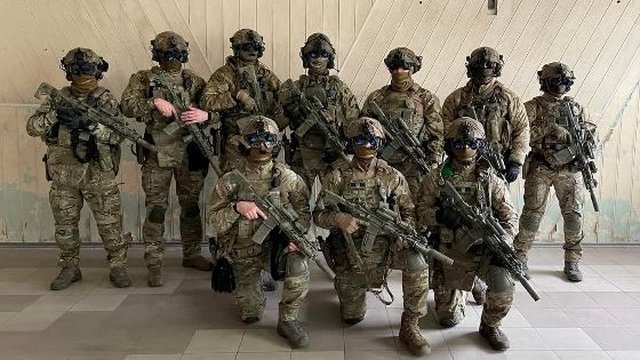 Фонд Techiia Foundation передав ЗСУ велику партію рацій, тепловизирів та іншого обладнання