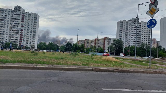 В Киеве локализовали пожары, спровоцированные утренним обстрелом города, погибших нет