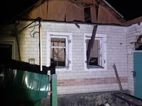 На Донеччині внаслідок обстрілу одна людина загинула, пошкоджено житлові будинки та адмінбудівлю