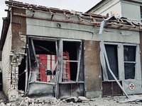 Оккупанты за сутки обстреляли жилой район Херсона, есть погибший и повреждения инфраструктуры