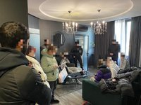 Прокуратура повідомила двом блогерам про підозру у створенні та розповсюдженні порнографії