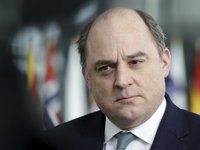 Велика Британія не планує відправляти в Україну винищувачі в "короткостроковій перспективі", але виключати нічого не можна - міністр оборони