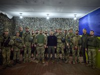 Зеленський зустрівся з військовослужбовцями на передовій у Запорізькій області
