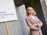 Якщо подивитися на посади обвинувачених, очевидно, що політична приналежність і статус не впливають на рішення ВАКС - голова суду