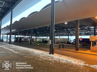 У пункті пропуску "Угринів-Долгобичув" розпочато оформлення великовагових вантажівок - Держприкордонслужба