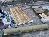 СБУ і Нацполіція затримали "чорних зброярів", які продавали російську зброю