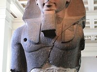 Археологи в Єгипті розкопали частину великої статуї Рамзеса II