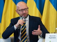 Яценюк закликав спікера Конгресу США дати зелене світло допомозі Україні