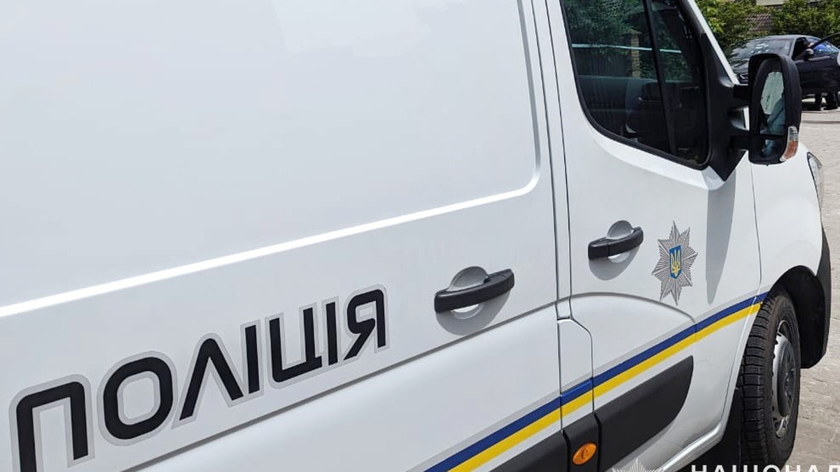 В Запоріжжі чоловік напав з сокирою на поліцейських, які затримували винуватця ДТП