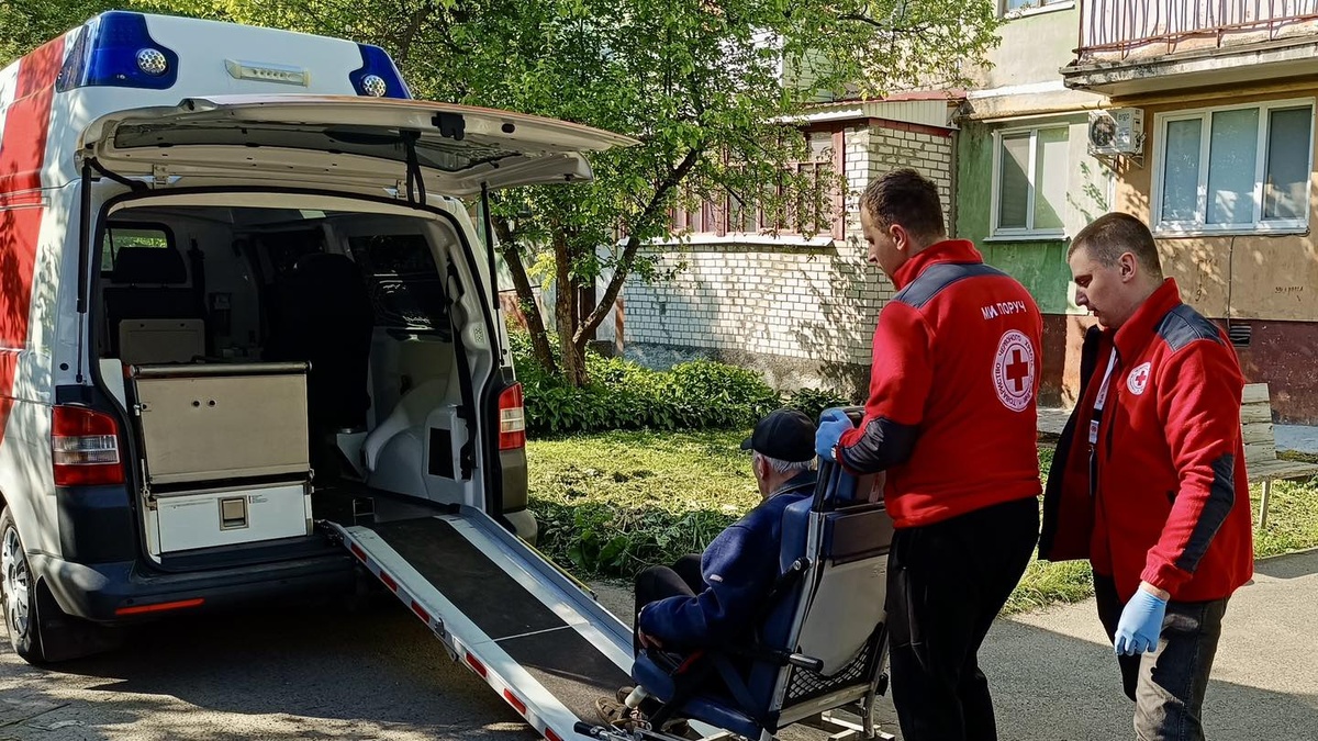 Один з поранених під час удару РФ по Дніпру 25 квітня помер, жертв вже 9 – обладміністрація