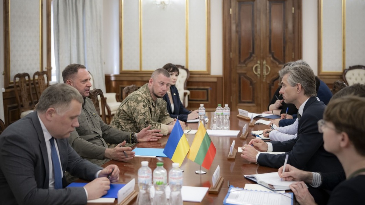 Yermak and Budrys discuss tightening sanctions against Russia