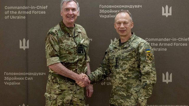 Сырский обсудил с начальником штаба обороны Британии Радакином оперативную обстановку на фронте
