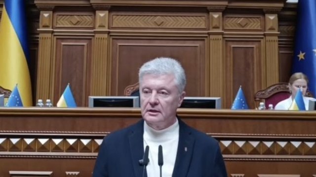 Відставка уряду суперечить закону "Про правовий режим воєнного стану" і підважує легітимність наступного складу Кабміну - Порошенко