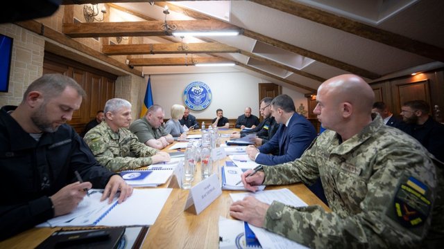 Зеленский поручил Умерову и Шмыгалю подготовить предложения по совершенствованию процесса подготовки списков для обменов