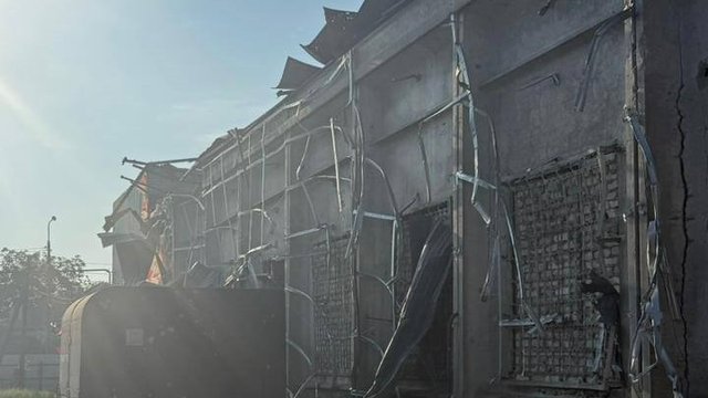 В результате вражеской атаки повреждено отделение "Новой пошты" в Славянске