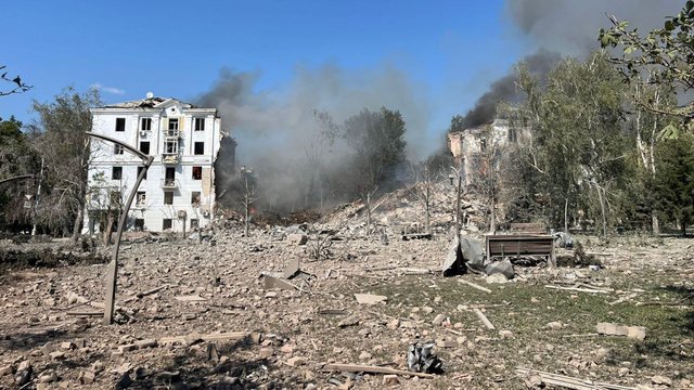 Известно об 1 погибшем и 11 раненых в Краматорске в результате удара РФ по жилому дому - ОВА