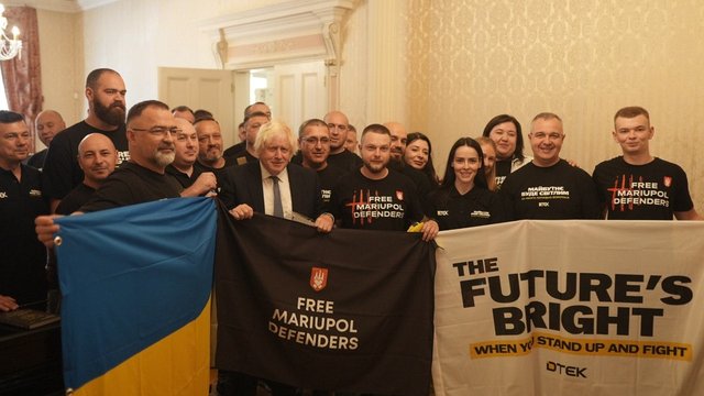 Україна воює за Європу й потребує підтримки – експрем’єр Великої Британії Джонсон на зустрічі з ветеранами ДТЕК