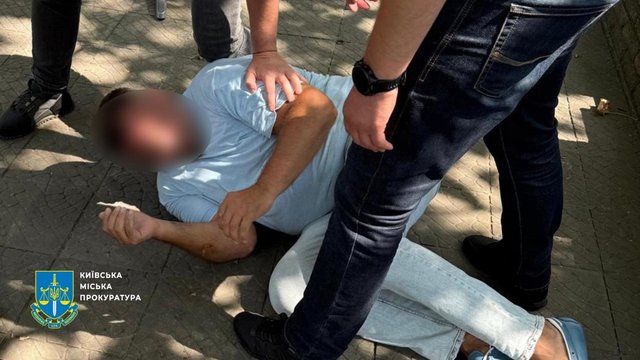 Затримано шахрая, який за EUR25 тис. обіцяв працевлаштувати дівчину на керівну посаду в Офісі генпрокурора