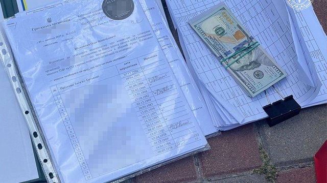 Посадовця Київського ТЦК та СП затримано за вимагання $3500 для зняття з розшуку військовозобов’язаного