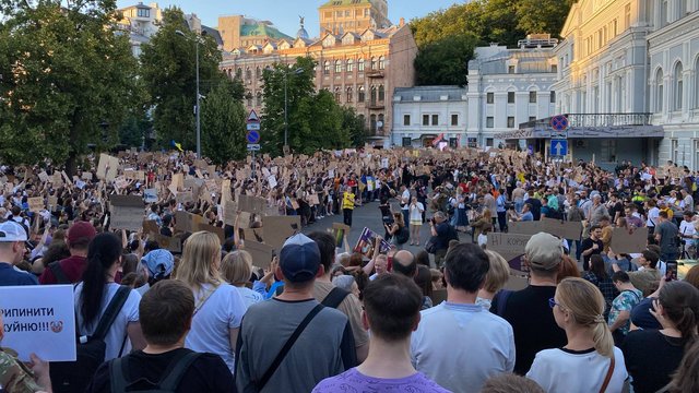 У Києві знову проходить акція проти закону, який обмежує незалежність НАБУ та САП