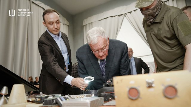 ГУР ознайомив Келлога з компонентами російської зброї західного виробництва