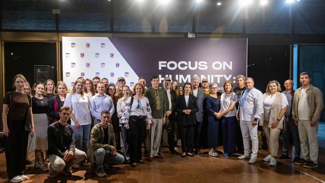 Фонд Порошенко усиливает сотрудничество с миссией Ukraine Focus: медикаменты и пикапы - на фронт