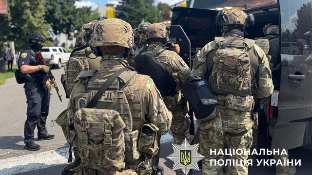 Поліція затримала чоловіка, який відкрив стрілянину в "МакДональдзі" в Черкасах
