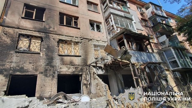 Нацполіція: Внаслідок обстрілів на Херсонщині 1 людина загинула, 21 поранена, серед них – 3 поліцейських та парамедик