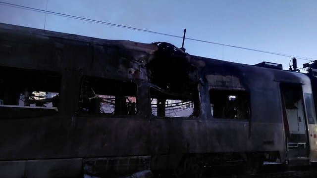 Российские войска ударили по подвижному составу Укрзализныци, один Интерсити+ поврежден, ряд поездов следует измененным маршрутом