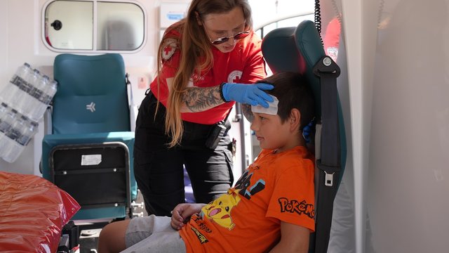 Ukrainian Red Cross volunteers welcome evacuation train in Mukachevo