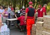 УКК оказывает помощь эвакуированным из района Корабел в Херсоне
