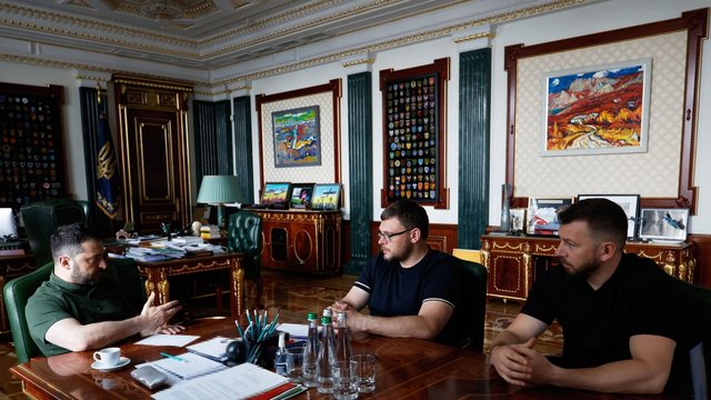 НАБУ і САП доповіли Зеленському про викриття масштабної корупції при закупівлі дронів і РЕБ за участю нардепа