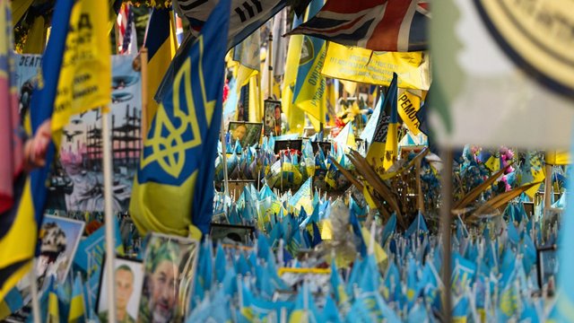 Зеленський в День пам'яті захисників: Ми не забуваємо, завдяки кому Україна зберігається