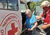 Волонтеры УКК двух областей участвуют в эвакуации жителей Корабела в Херсоне